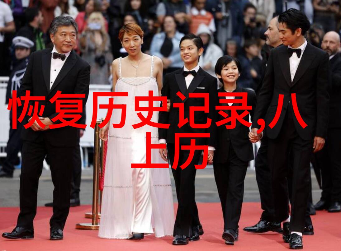 金黄玉米对比田野的丰收与餐桌的诱惑
