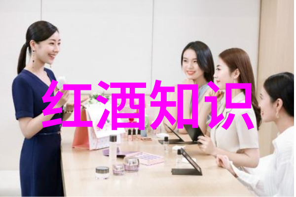 西欧庄园里的幽灵守护者秘密花园与古董猫咪的奇幻冒险