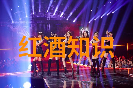 孩子还没睡老公侧面做妈妈帮温馨家庭生活