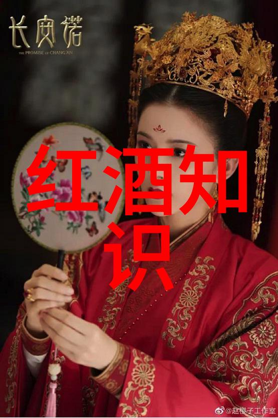 你是否准备好了让我们一同品鉴这两个人手牵手的红酒图片中蕴含的葡萄酒爱好者必备时尚单品