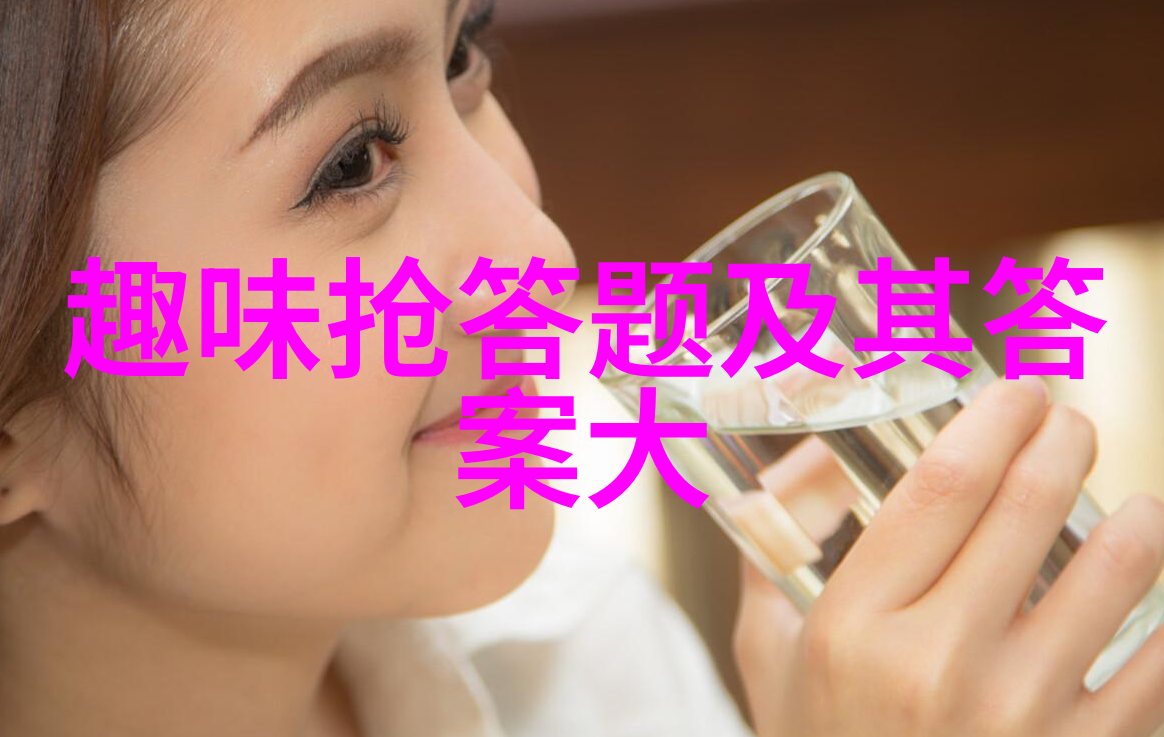 在幽深的葡萄园中红酒如同夜幕下的情人不仅滋养着土地更是染指游人嘴唇的秘密使者