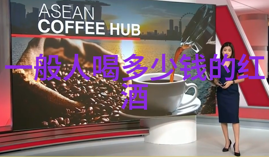 温暖的阳光洒在海湖庄园的大门上映照出一片宁静与和谐这里是一个充满自然之美的地方让人心旷神怡