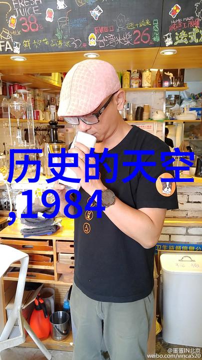 人物在朗廷葡萄酒庄园欣赏油画收藏预测2021年收获量将翻番