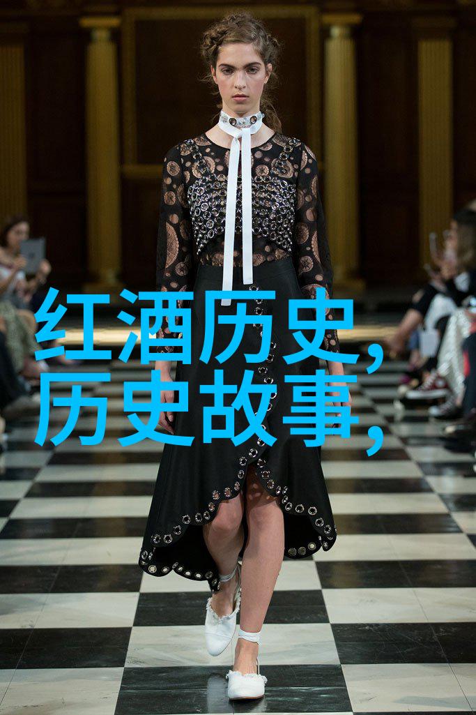 在哪个温暖的午后一个小女孩子静静地坐在花园的小径上用她那细致的手指描绘着一幅又一幅美妙的画呢
