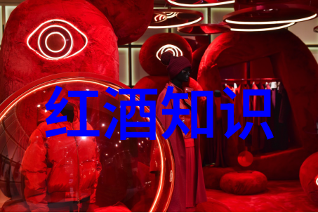 小四郎收藏家如同葡萄藤在11000年前被驯化一般岁月中他也逐渐学会了如何精心培育和珍惜那些独特而瑰丽